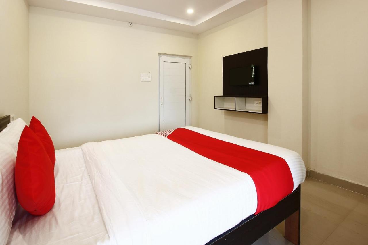 Oyo Sri Vinayaka Grand Hotel Shamshabad Exterior photo
