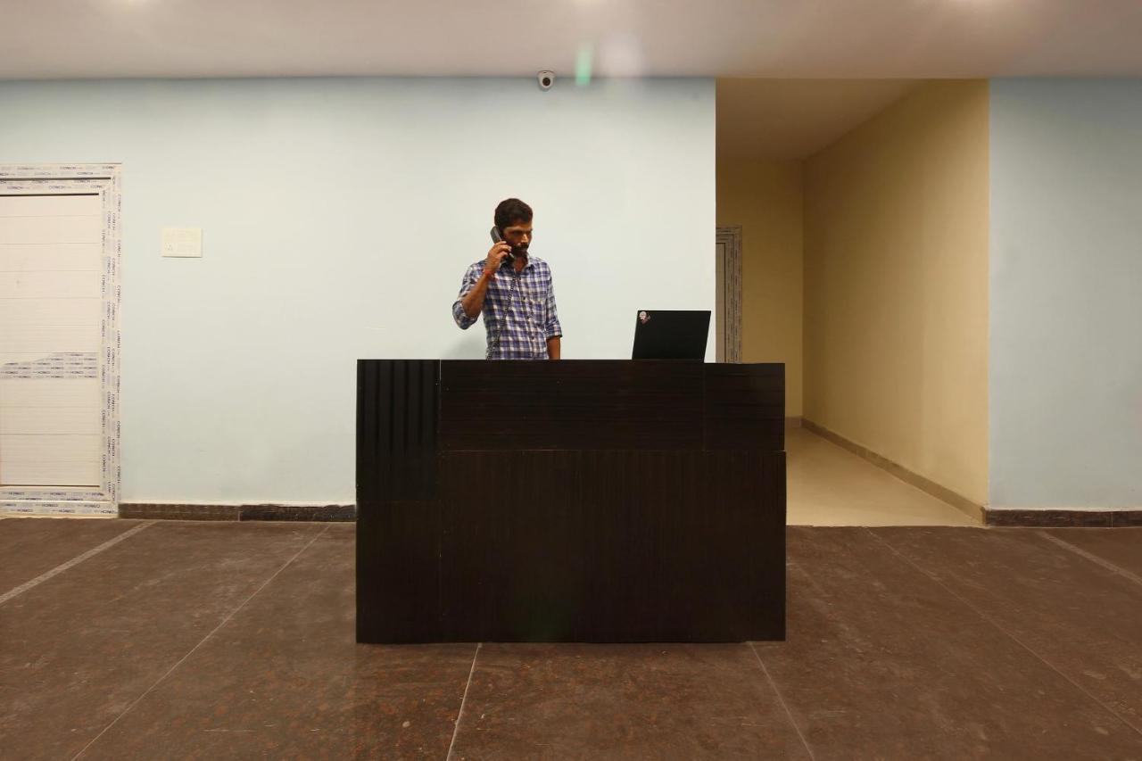 Oyo Sri Vinayaka Grand Hotel Shamshabad Exterior photo