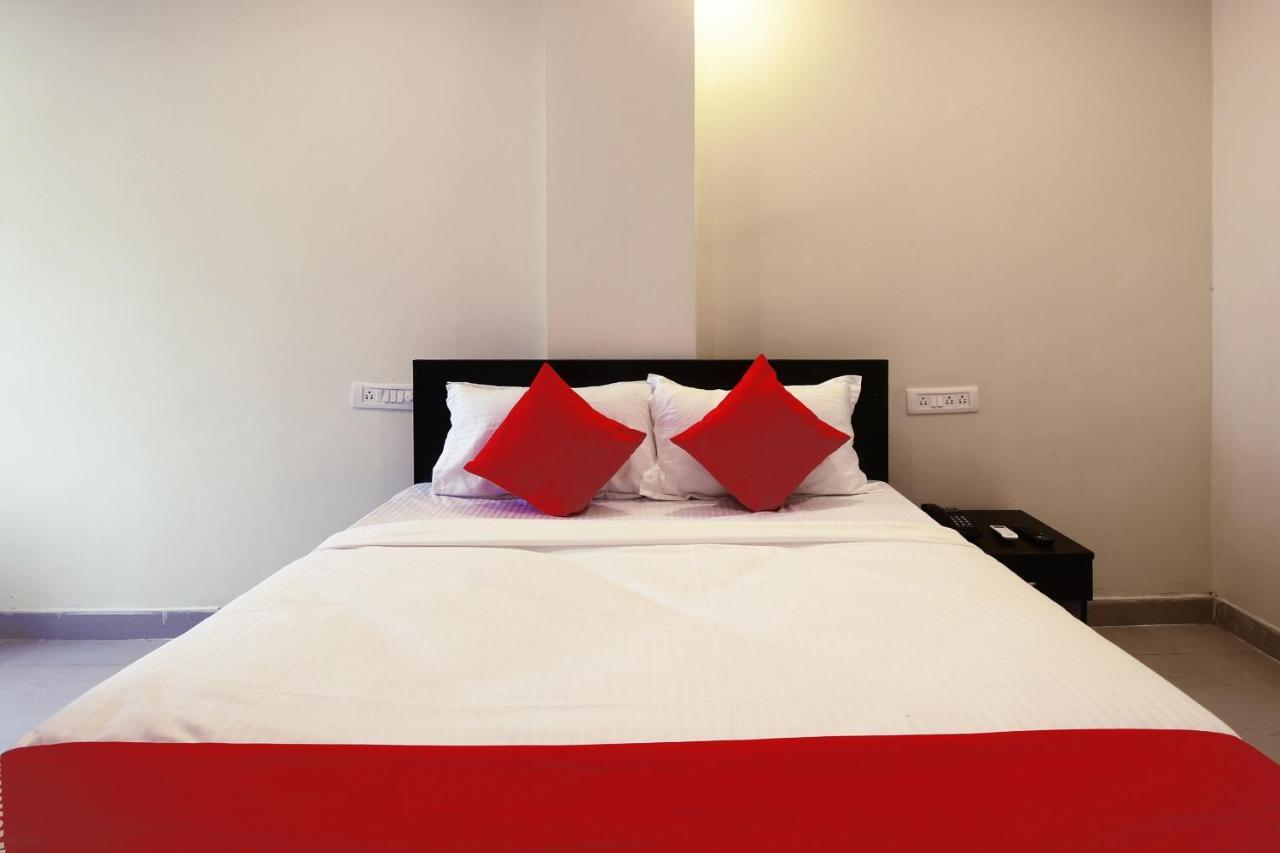 Oyo Sri Vinayaka Grand Hotel Shamshabad Exterior photo