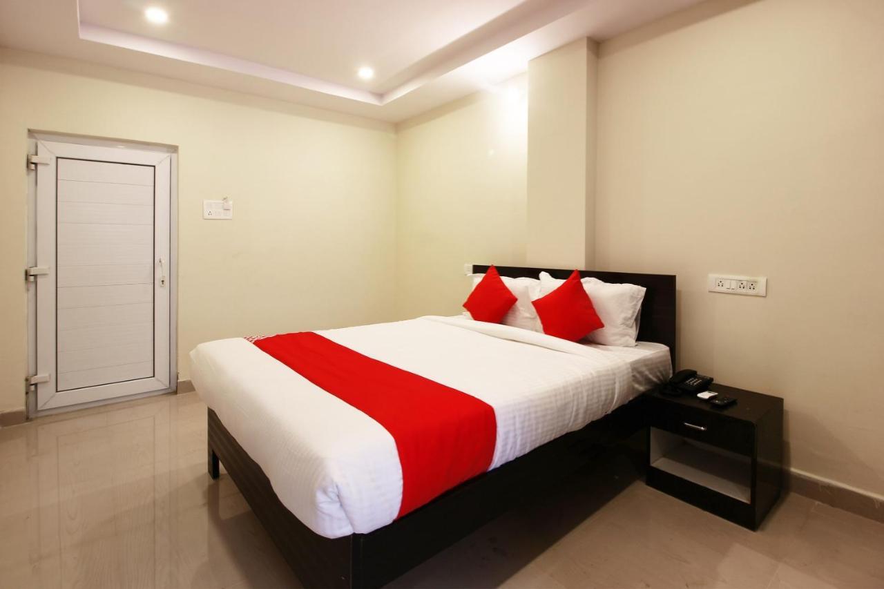 Oyo Sri Vinayaka Grand Hotel Shamshabad Exterior photo