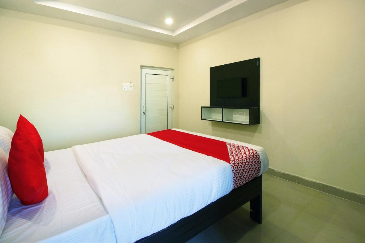 Oyo Sri Vinayaka Grand Hotel Shamshabad Exterior photo