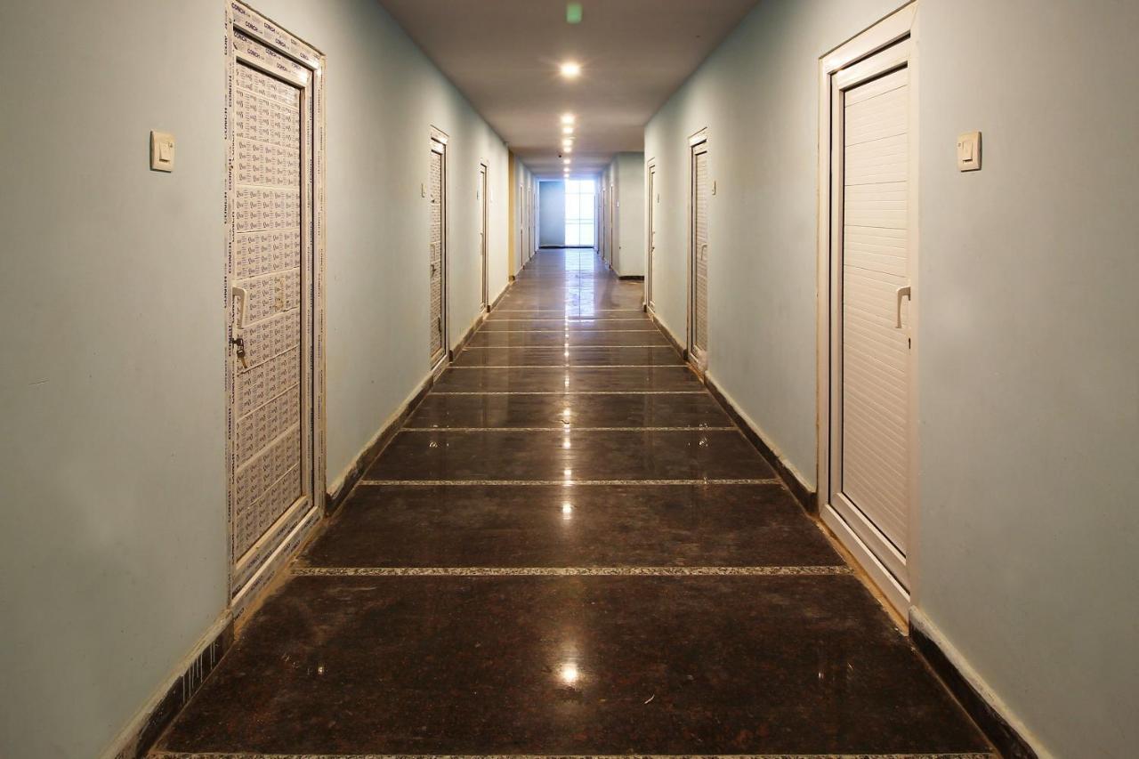 Oyo Sri Vinayaka Grand Hotel Shamshabad Exterior photo