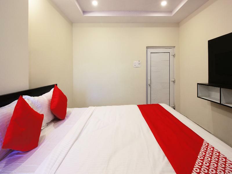 Oyo Sri Vinayaka Grand Hotel Shamshabad Exterior photo